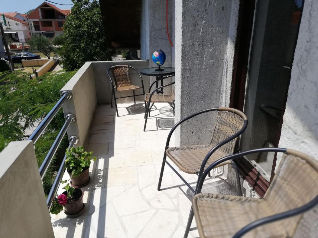 Apartment Zola Gornji Karin Exterior foto