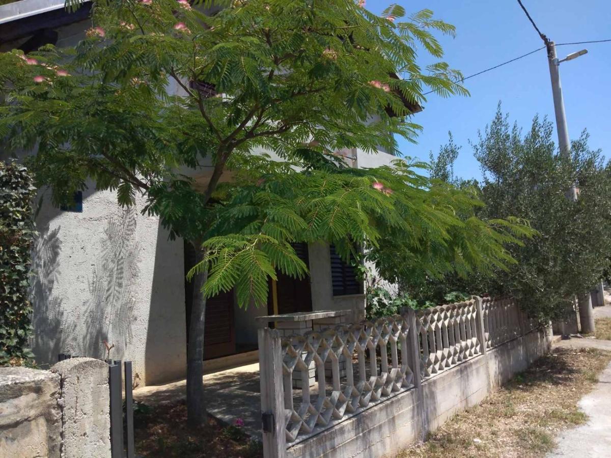 Apartment Zola Gornji Karin Exterior foto